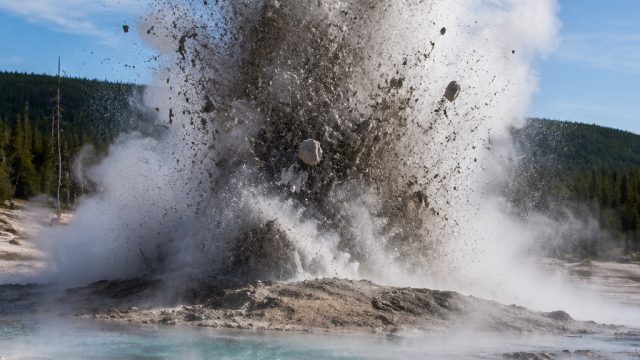 Surprising Hydrothermal Explosion at Yellowstone Sparks New Concerns | rtp aw8, kursi ayunan gantung